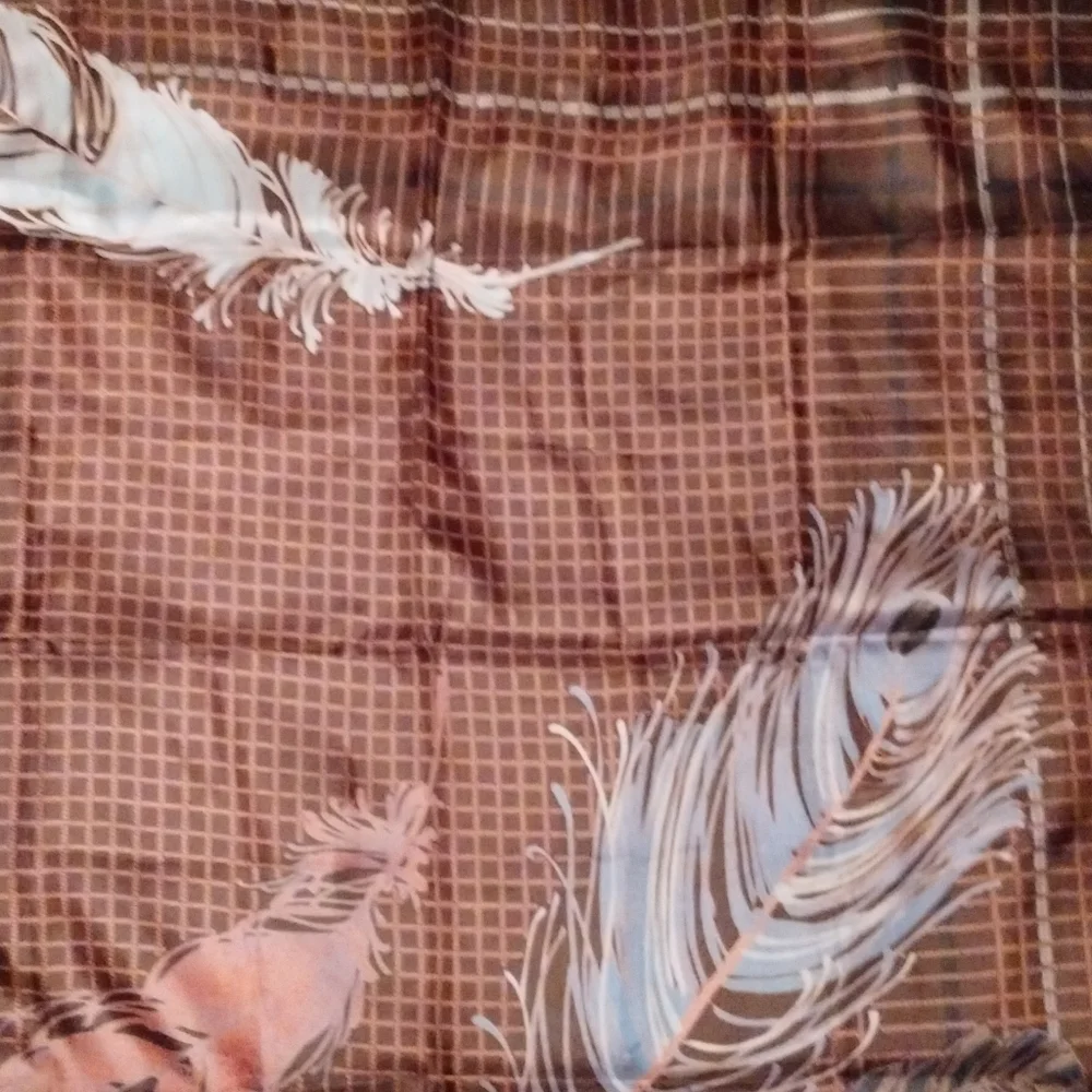 Large feather tablecloth
